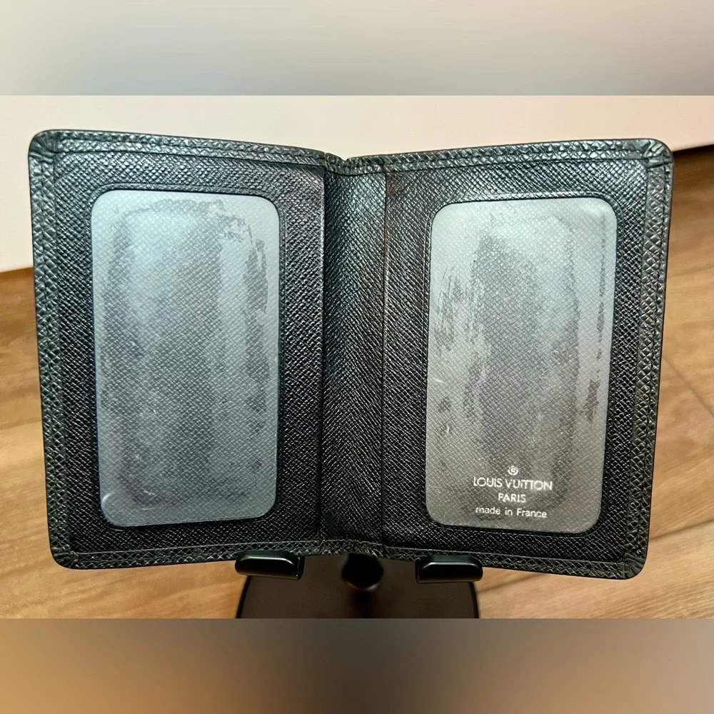 LOUIS VUITTON Black Taiga Leather Bi-fold Wallet